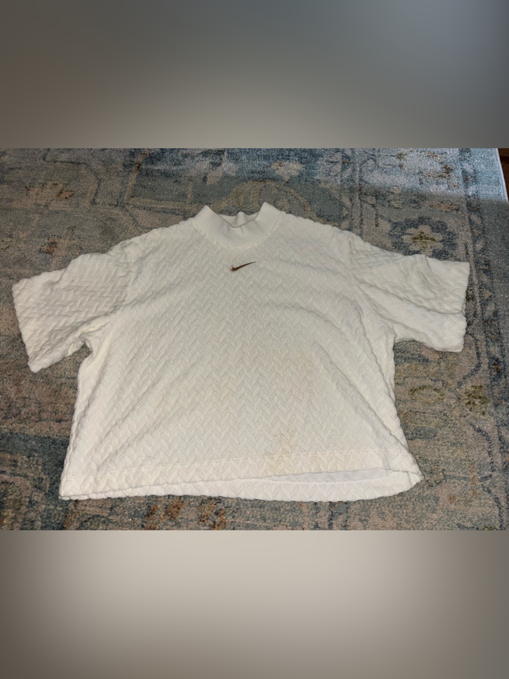 Nike White Textured Short-Sleeve top with Gold Swoosh - Picture 1 of 3